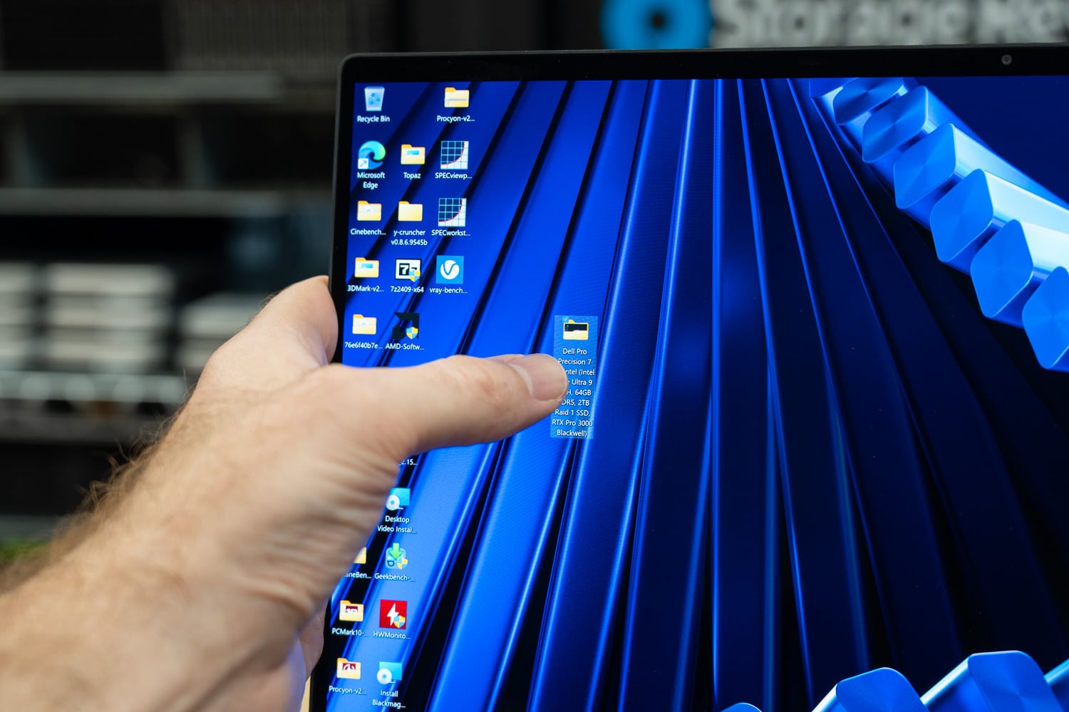 Touch input on the Dell Pro Precision 7 16 UHD+ Tandem OLED display