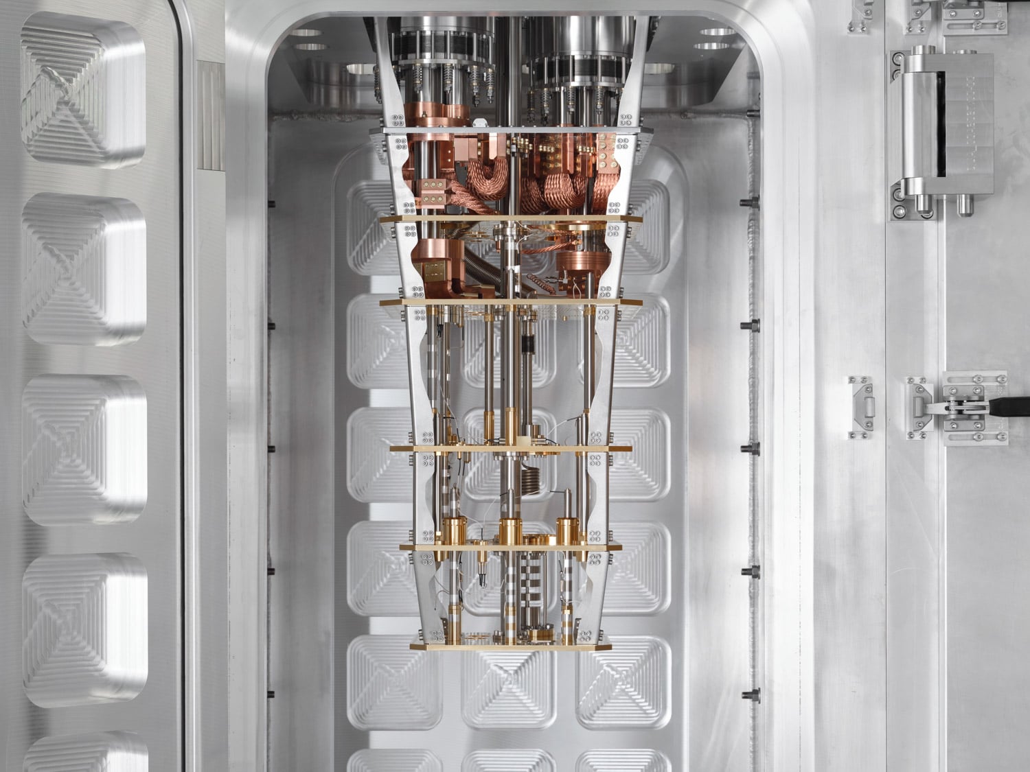 IBM cryogenic modules: interior wiring of the modular ultra-cold system IBM joined and cooled for fault-tolerant quantum computing