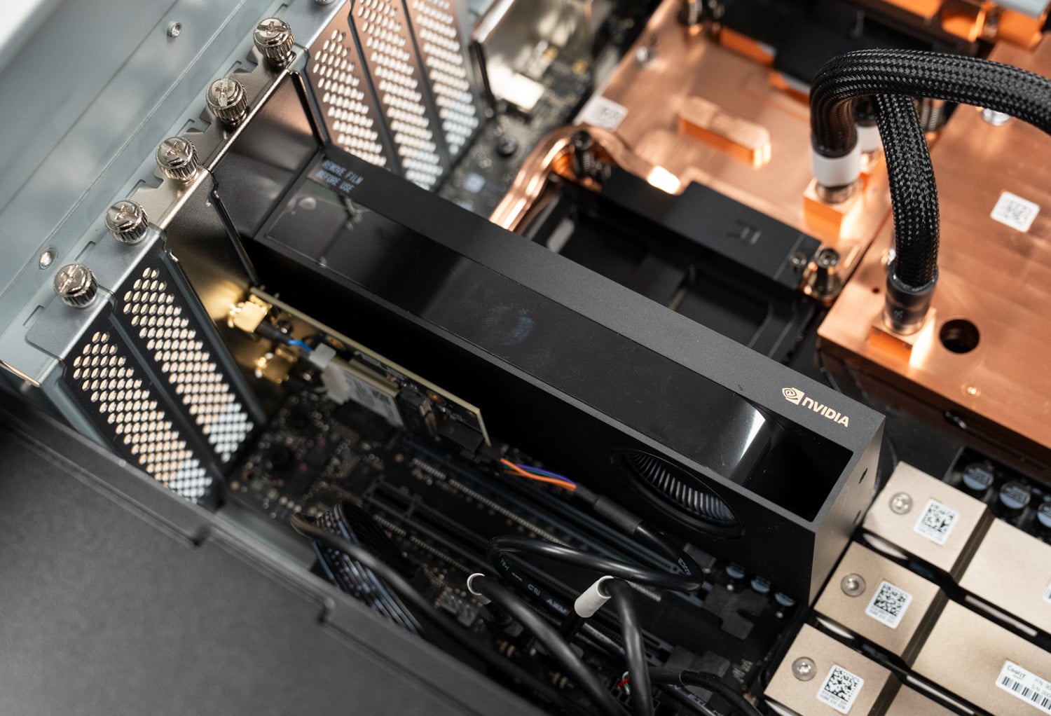 Обзор ASUS ExpertCenter Pro ET900N G3: мощная рабочая станция на базе NVIDIA GB300 — иллюстрация 9 к материалу