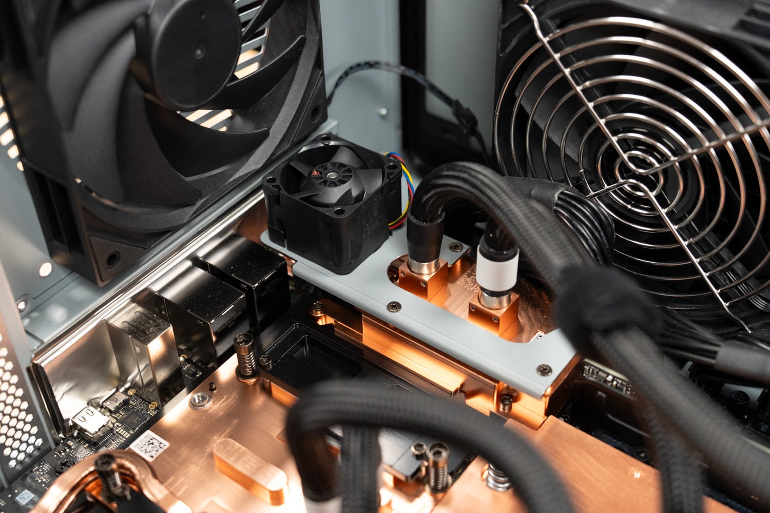 Обзор ASUS ExpertCenter Pro ET900N G3: мощная рабочая станция на базе NVIDIA GB300 — иллюстрация 6 к материалу