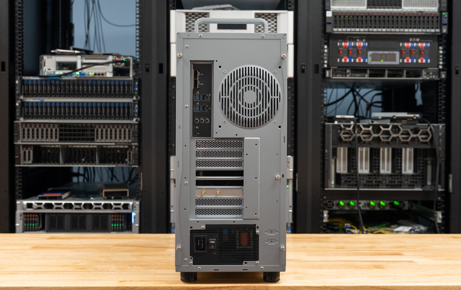 Обзор ASUS ExpertCenter Pro ET900N G3: мощная рабочая станция на базе NVIDIA GB300 — иллюстрация 2 к материалу