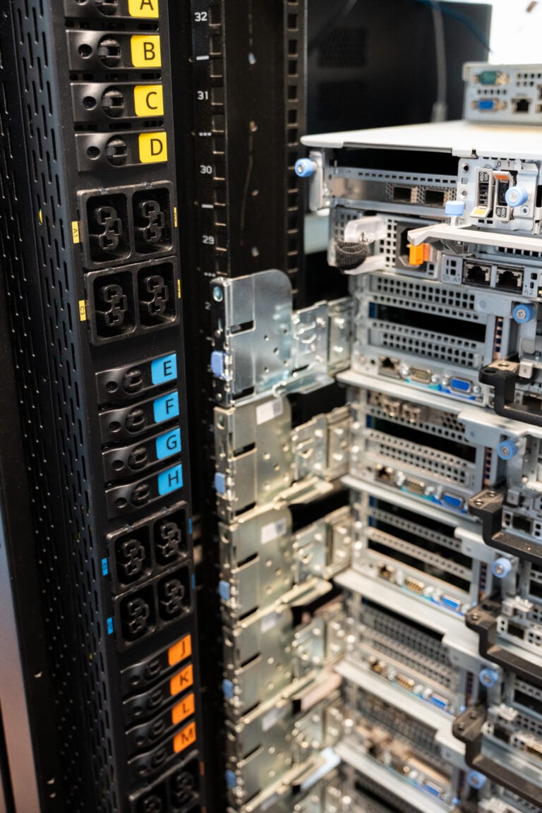 Eaton HDXL Rack PDU Review: 81kW From a Single Zero-U PDU for AI Racks