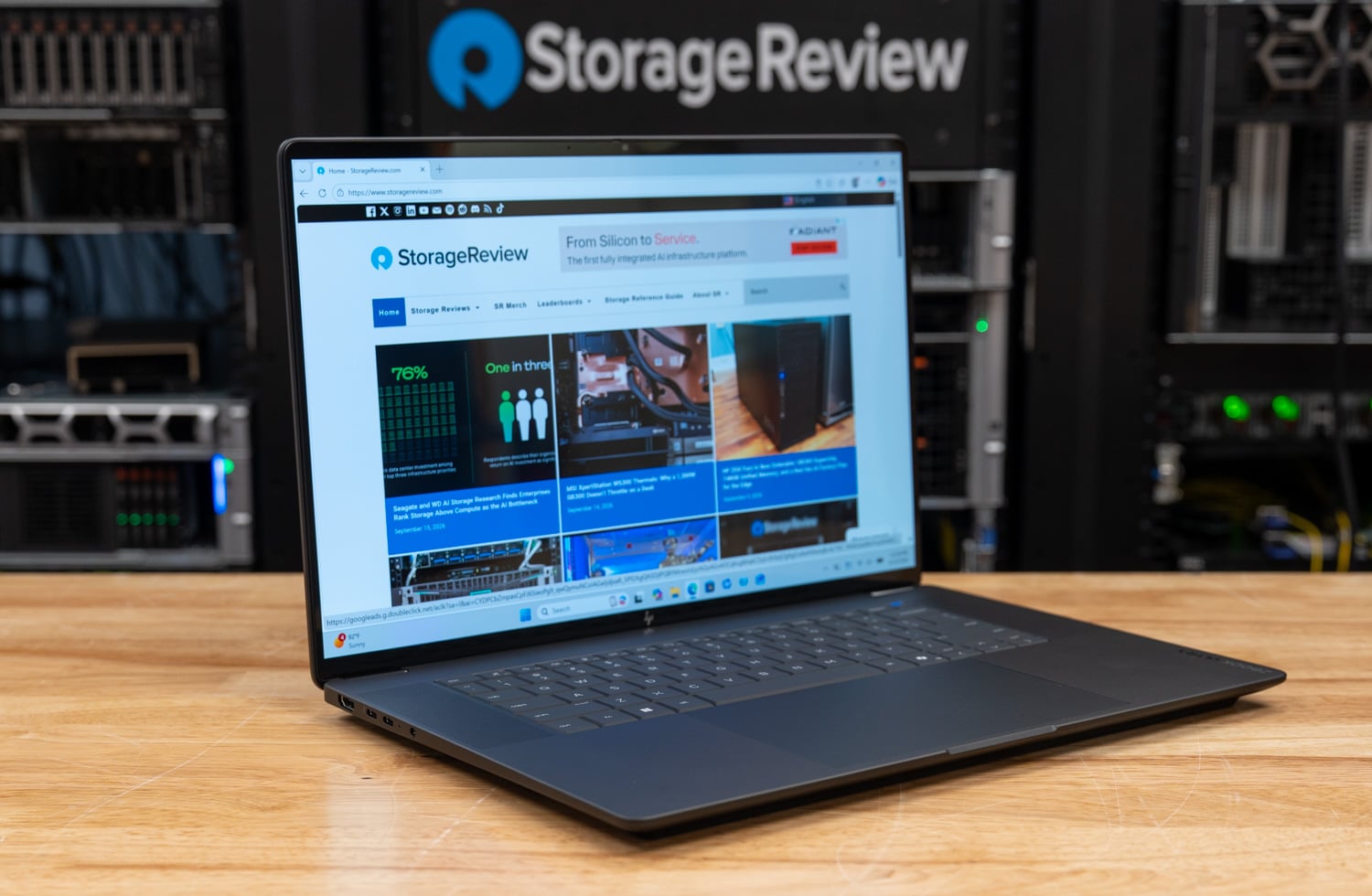 HP анонсировала ноутбук ZBook Ultra G3a 16 с 192 ГБ унифицированной памяти для локального ИИ Рабочая станция HP ZBook Ultra G3a 16 в открытом виде на лабораторном столе