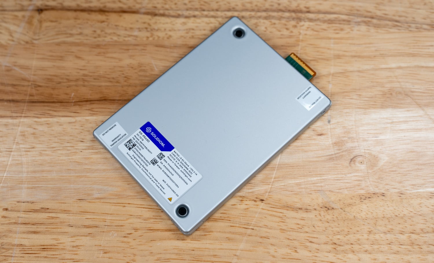 Обзор Solidigm D5-P5430: производительный QLC-накопитель для смешанных нагрузок SSD-накопитель Solidigm D5-P5430 30.72TB в форм-факторе E3.S