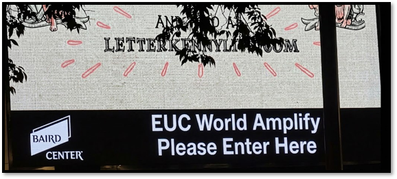 Вывеска входа на конференцию EUC World Amplify 2026 в центре Baird